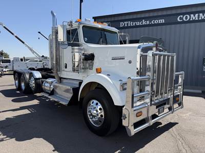 Kenworth W900 Tri Axle Day Cab Truck - Cummins 550HP, 18 Speed Manual