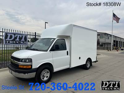 Chevrolet 3500 Box Truck - Automatic