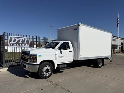 Chevrolet Silverado 5500HD Box Truck - Automatic