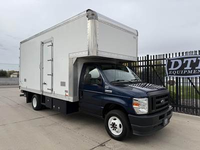 Ford E-450 Box Truck - Automatic, Liftgate
