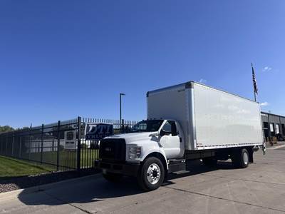 Ford F-650 26 ft Box Truck - Automatic, Liftgate