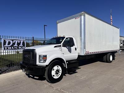 Ford F-650 XL Box Truck - Automatic, Roll up Door, Liftgate