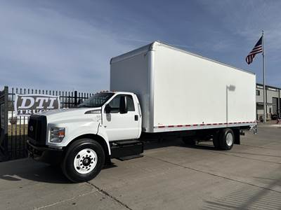 Ford F-650 XL 26 ft Box Truck - 6 Speed Automatic, Roll up Door, Liftgate