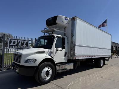 Freightliner M2 106 26 ft Box Truck - 220HP, Automatic, Liftgate