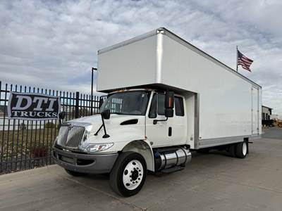 International DuraStar 4300 26 ft Box Truck - 250HP, Automatic