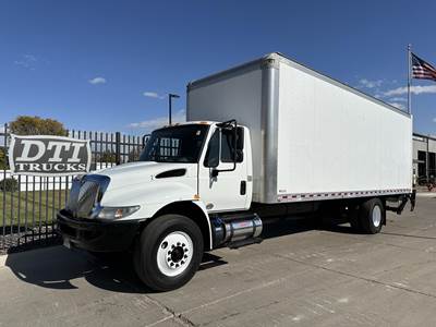 International DuraStar 4300 Box Truck - 220HP, 6 Speed Automatic, Liftgate