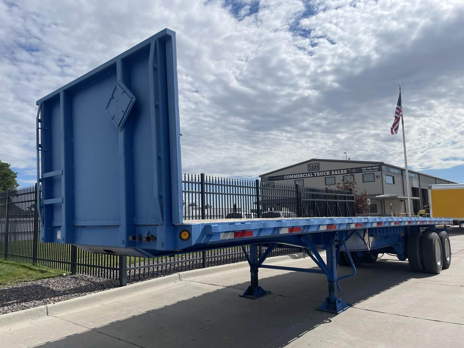 2012 Great Dane FLATBED MOFFETT MOUNT Flatbed Trailer For Sale Denver