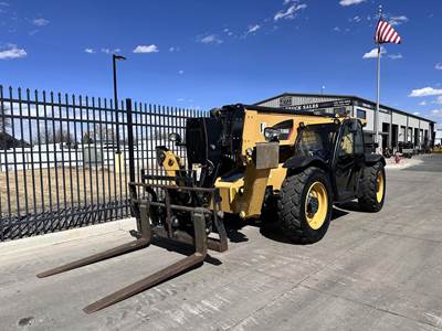 Caterpillar TL1055D Telehandler - 10000lb Capacity, 53ft Lift Height