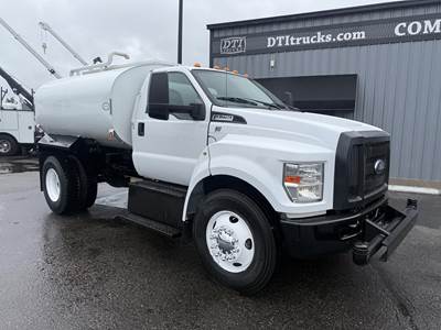 Ford F-750 2000 Gallon Water Truck - 6.8L TRITON V10, 6 Speed Automatic
