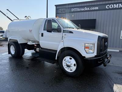 Ford F-750 2000 Gallon Water Truck - Automatic