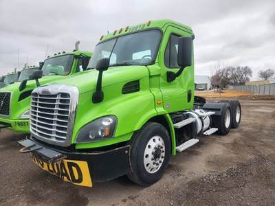 Freightliner CA113DC Day Cab Truck - Detroit 450HP, Automatic