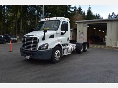 Freightliner Cascadia 113 Day Cab Truck - Detroit 410HP, Automatic
