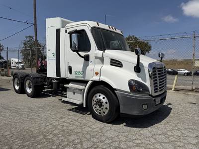 Freightliner CA113DC Day Cab Truck - Cummins 400HP, 10 Speed Manual