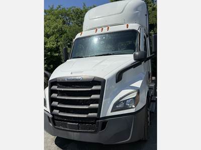 Freightliner Cascadia 116 Day Cab Truck - Detroit 450HP, Automatic