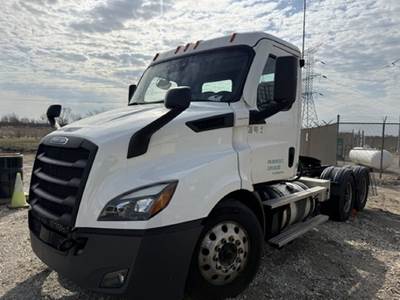 Freightliner CASCADIA 116 Day Cab Truck - Detroit 450HP, Automatic