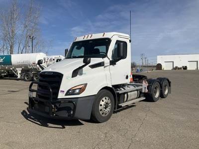 Freightliner CASCADIA 116 Day Cab Truck - Detroit 450HP, Automatic