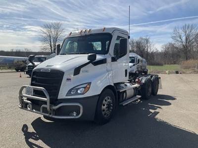 Freightliner CASCADIA 116 Day Cab Truck - Detroit 450HP, Automatic