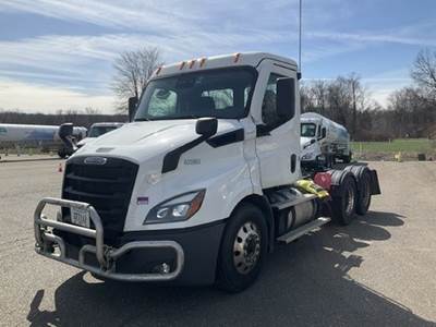 Freightliner CASCADIA 116 Day Cab Truck - Detroit 450HP, Automatic