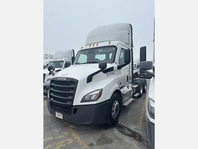 Freightliner Cascadia 126 Day Cab Truck - Detroit 450HP, Automatic