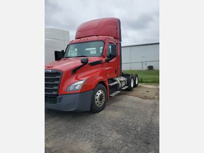 Freightliner Cascadia 126 Day Cab Truck - Detroit 455HP, 10 Speed Manual