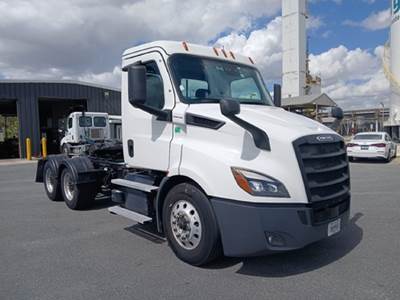Freightliner Cascadia 126 Day Cab Truck - Detroit 450HP, Automatic