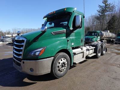 Freightliner Cascadia 126 Day Cab Truck - Detroit 505HP, Automatic