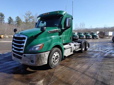 Freightliner Cascadia 126 Day Cab Truck - Detroit 505HP, Automatic