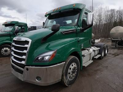 Freightliner Cascadia 126 Day Cab Truck - Detroit 505HP, Automatic