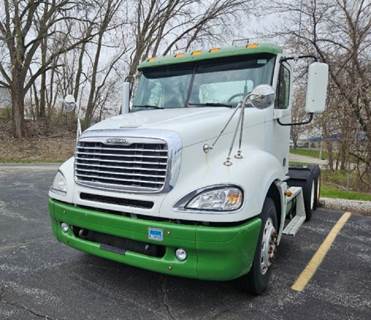 Freightliner COLUMBIA 120 Day Cab Truck - Detroit, 10 Speed Manual