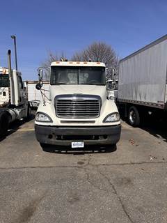 Freightliner Columbia Day Cab Truck - Cat 500HP, 10 Speed Manual