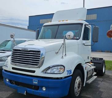Freightliner Columbia Single Axle Day Cab Truck - Detroit, 10 Speed Manual