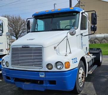 Freightliner Columbia Single Axle Day Cab Truck - Cat, 10 Speed Manual