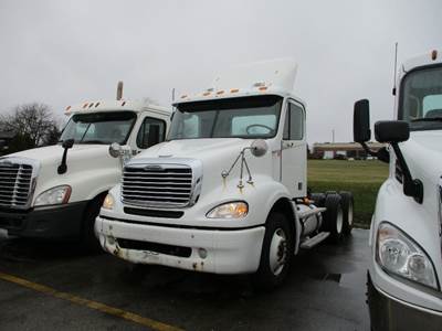 Freightliner Columbia Day Cab Truck - Cat 350HP, 10 Speed Manual