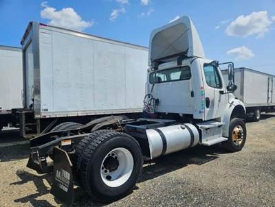 Freightliner BUSINESS CLASS M2 106 Single Axle Day Cab Truck - Cummins, Automatic