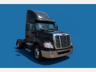 Freightliner BUSINESS CLASS M2 Day Cab Truck - Detroit, Automatic