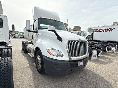 International LT Day Cab Truck - Cummins 450HP, Automatic