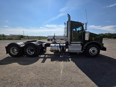 Kenworth T800 Day Cab Truck - Paccar 455HP, Automatic