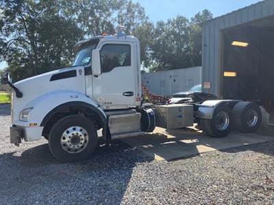 Kenworth T880 Day Cab Truck - Paccar 430HP, Automatic