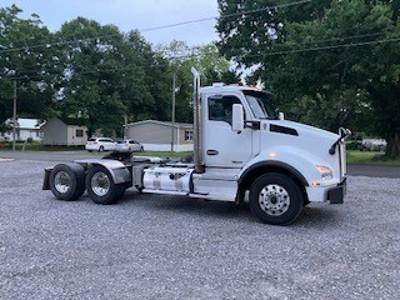 Kenworth T880 Day Cab Truck - Paccar 430HP, Automatic