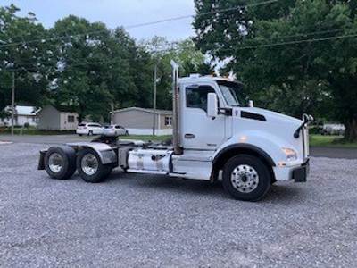 Kenworth T880 Day Cab Truck - Paccar 430HP, Automatic