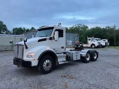 Kenworth T880 Day Cab Truck - Paccar 430HP, Automatic