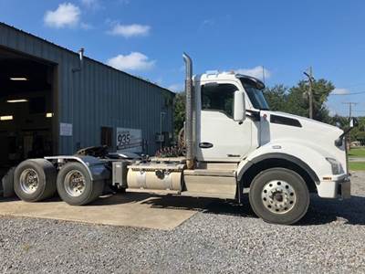 Kenworth T880 Day Cab Truck - Paccar 430HP, Automatic