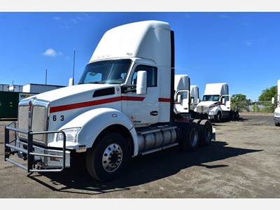 Kenworth T880 Day Cab Truck - Cummins 450HP, Automatic