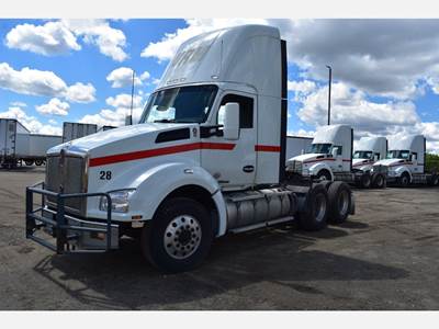 Kenworth T880 Day Cab Truck - Cummins 450HP, Automatic