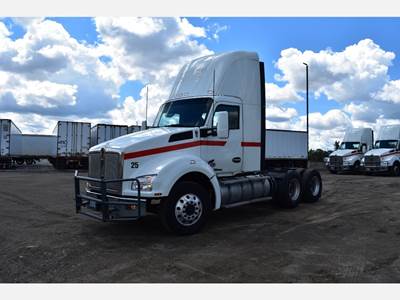 Kenworth T880 Day Cab Truck - Cummins 450HP, Automatic