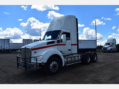 Kenworth T880 Day Cab Truck - Cummins 450HP, Automatic