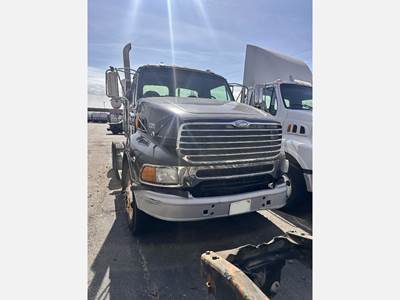 Sterling A9500 Day Cab Truck - Cat 450HP, 10 Speed Manual
