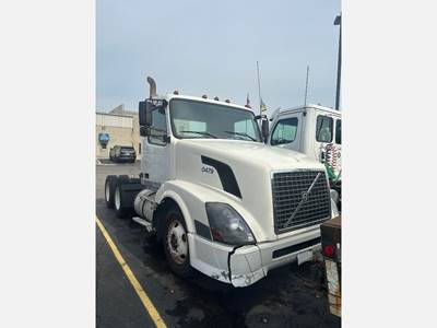 Volvo VNL300 Day Cab Truck - Cummins, 10 Speed Manual