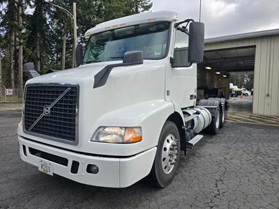 Volvo VNM64T200 Day Cab Truck - D13 405HP