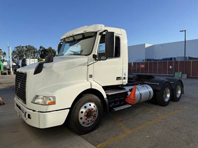 Volvo VNM64T200 Day Cab Truck - D13 405HP